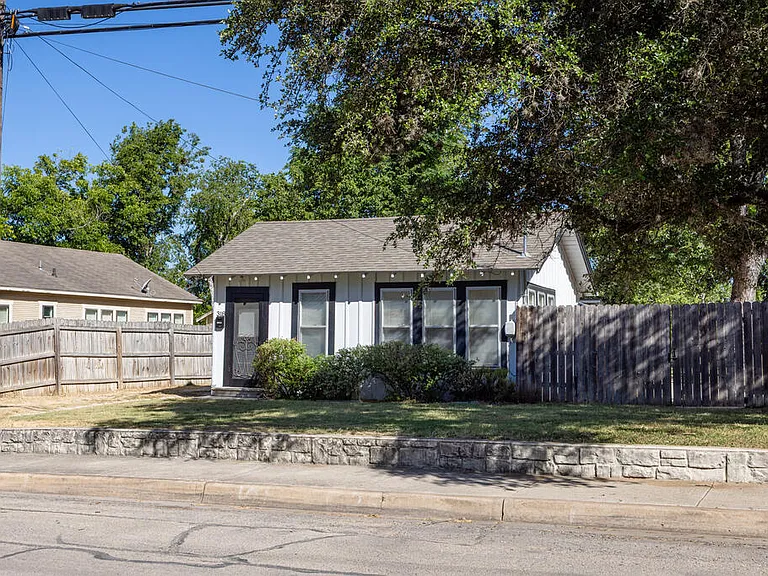 318 Lytle St — Photo 3
