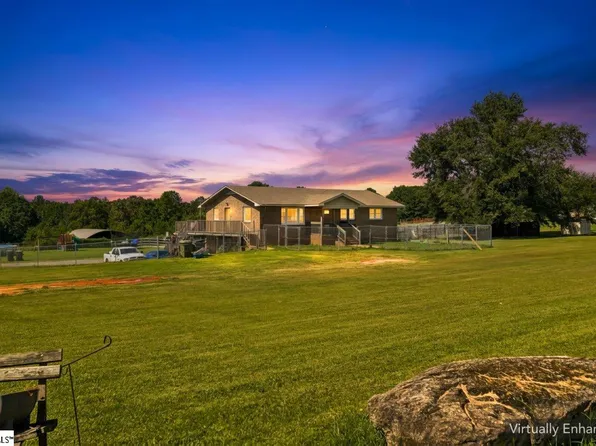 1055 Little Mountain Rd, Wellford, SC 29385