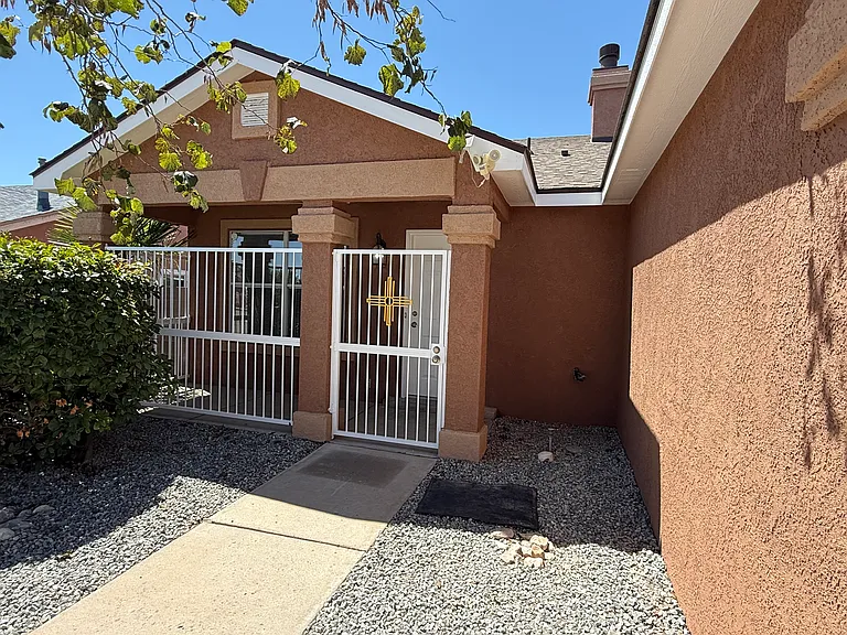 7704 Kane Ct NW — Photo 2