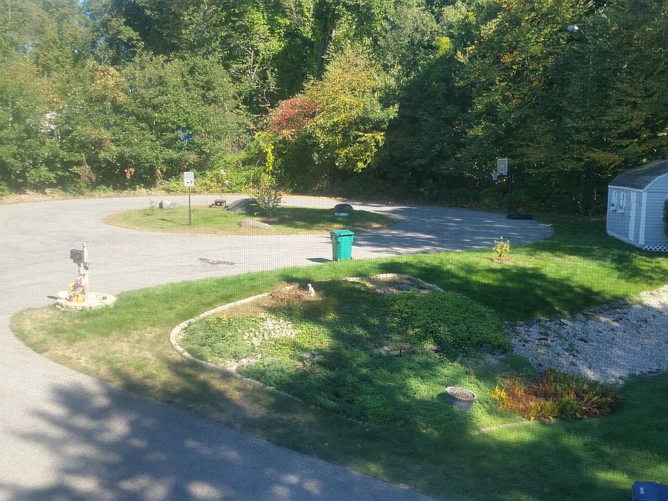 Cul-de-sac in Summer