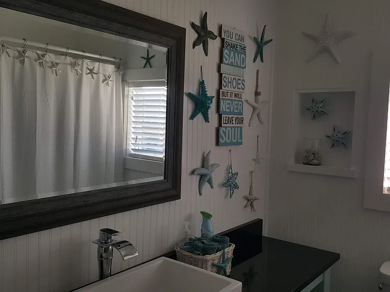 Second bathroom with tub/shower