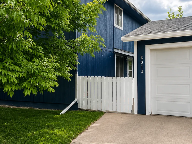 2013 Devonshire Dr — Photo 1