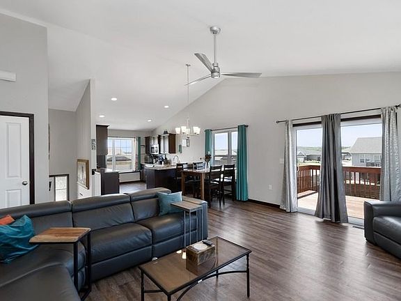 4th image of 1164 Langenberg Ave