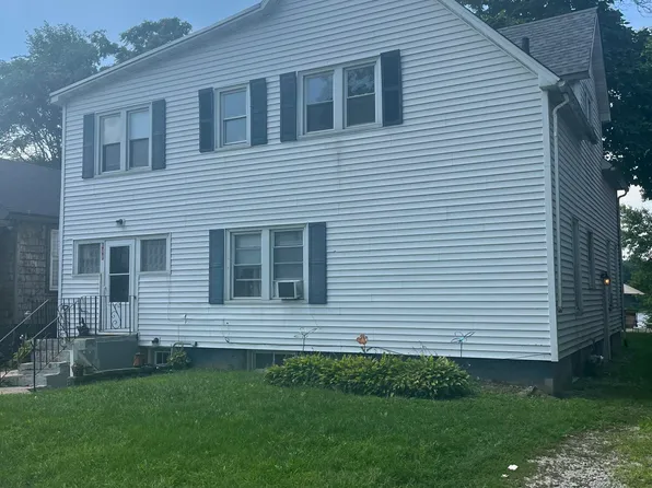 642 Water St, Hobart, IN 46342