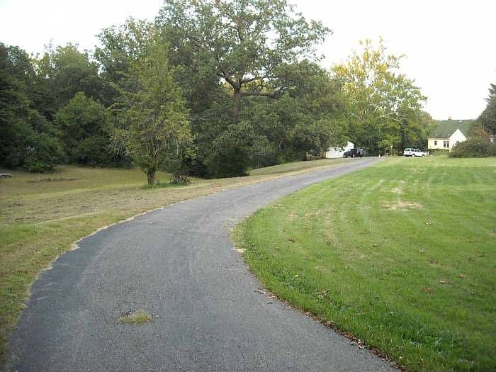 Scenic driveway.