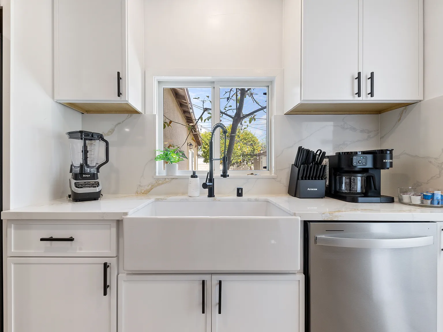 3 bed, $5,000 — Photo 3