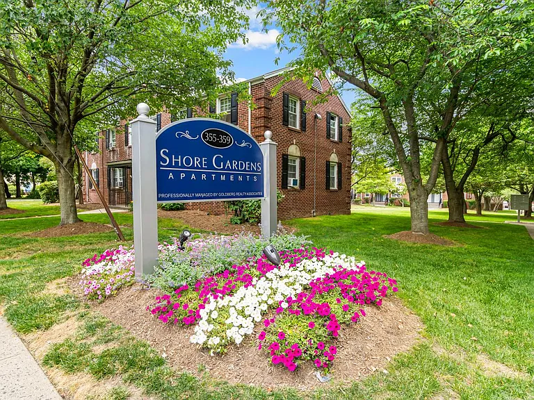 Shore Garden Apartments — Photo 16