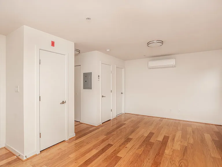 For Rent: Downtown Elegance at 605 Park Ave Your Urban Haven Awaits! — Photo 14