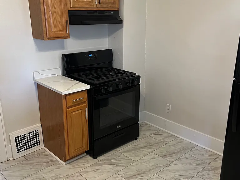 457 Rosslyn Ave #1 — Photo 4