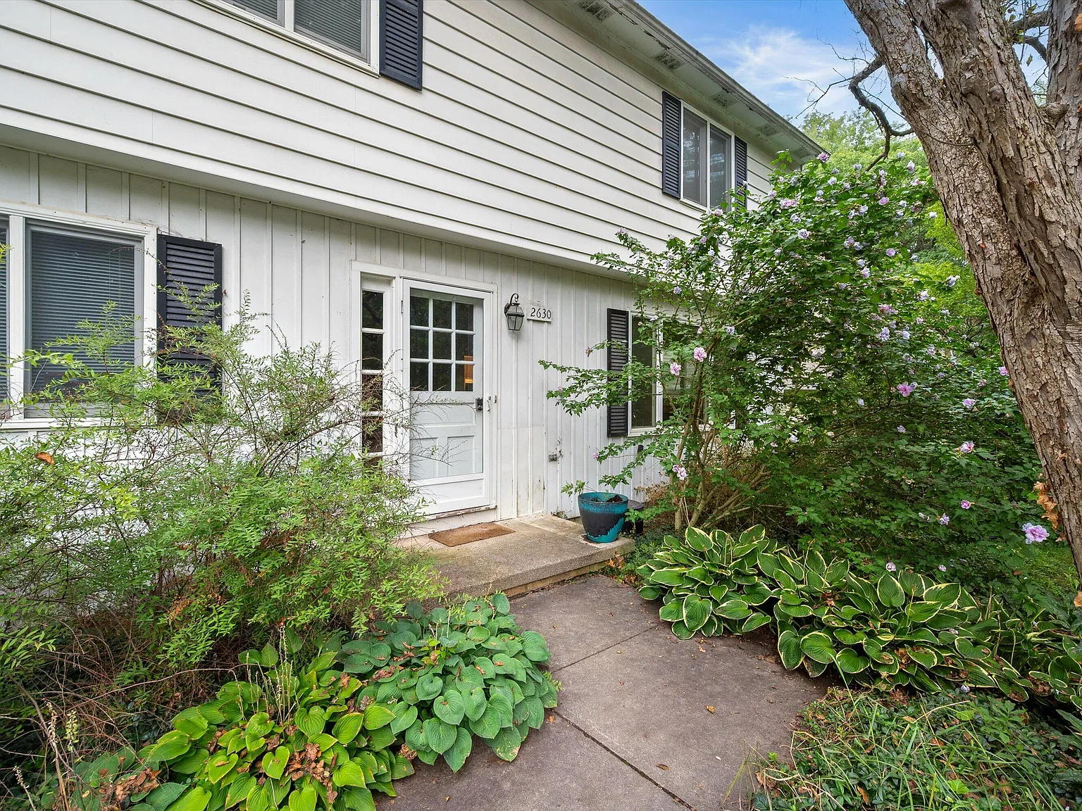 4 bed, 3.0 bath, 2148 sqft, $3,400 — Photo 2
