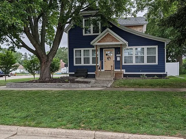 3020 Champaign Ave, Mattoon, IL 61938