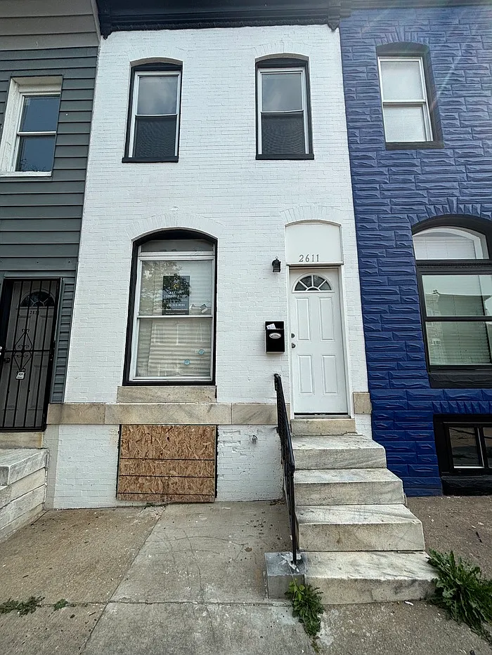 4 bed, 2.5 bath, $3,200 — Photo 2