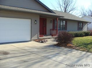 904 N 7th St, Pawnee, IL 62558