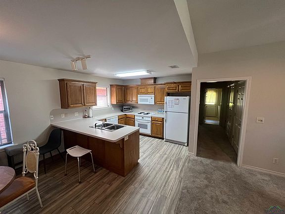 3rd image of 42 Wellington Dr