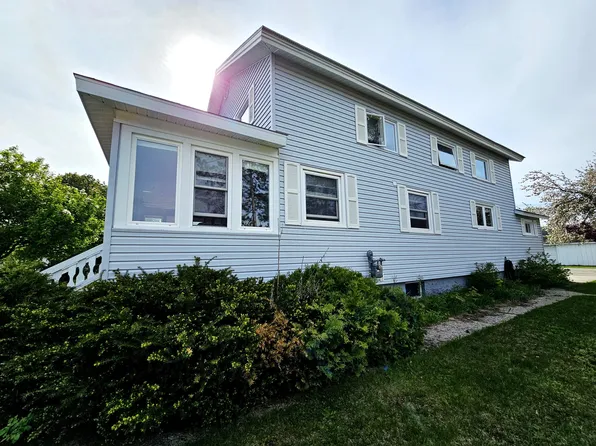 321 W McMillan Ave, Newberry, MI 49868