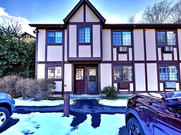 205 Foxwood Lane #205, Milford, CT 06461