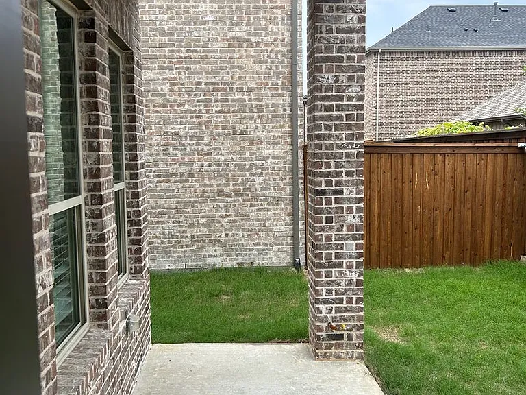 4561 Refugio Dr — Photo 6