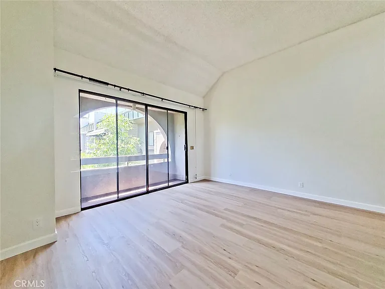 5345 White Oak Ave #G — Photo 13
