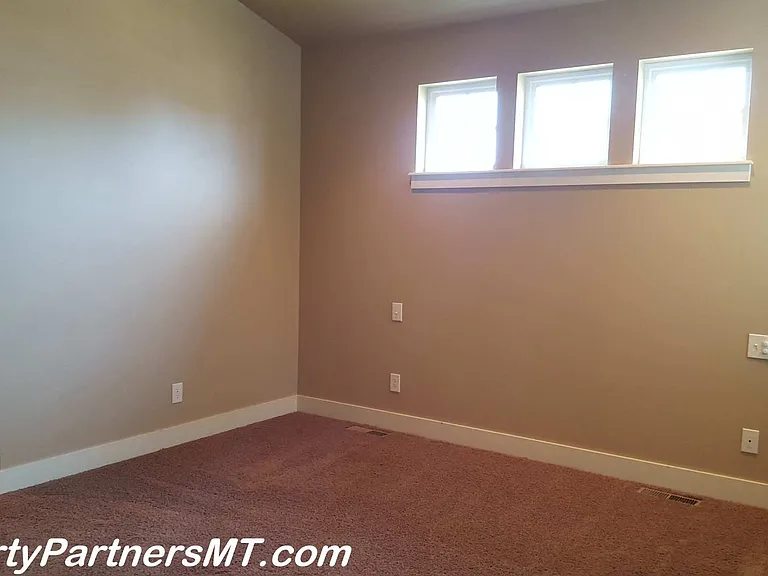3157 Spring Ridge Dr — Photo 8