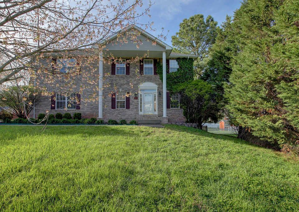 1st image of 355 Wells Ct
