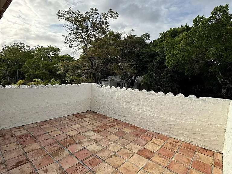 502 Madeira Ave #A — Photo 3