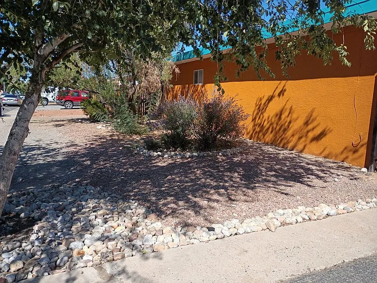 1132 Palomas Dr SE — Photo 2