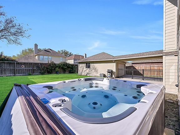 5th image of 2333 Acadiana Ln
