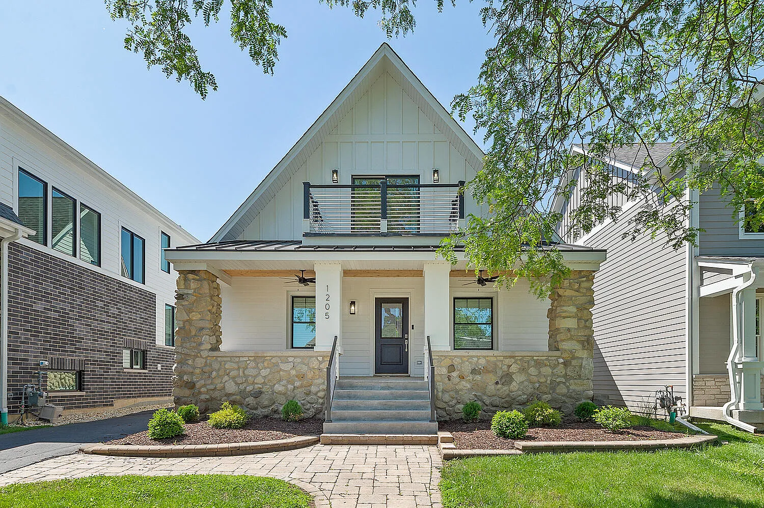 1205 Curtiss St — Photo 1