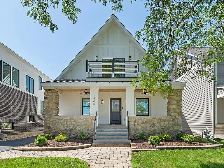 1205 Curtiss St — Photo 1