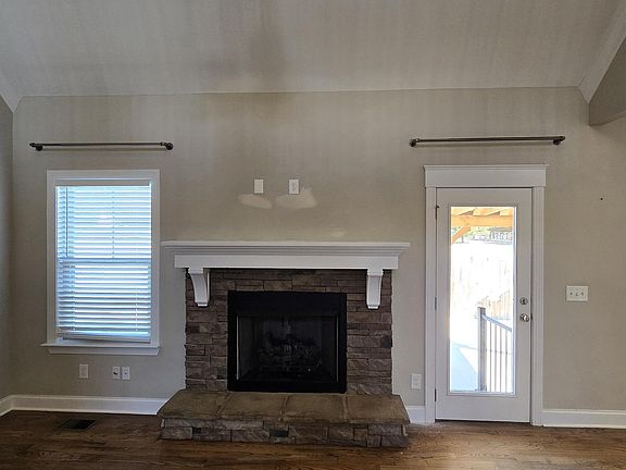 4th image of 2620 Middleton Ln NW