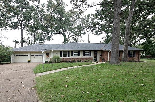 1st image of 5 Taylor Woods Dr