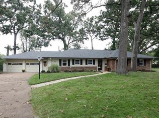 5 Taylor Woods Dr, Saint Louis, MO