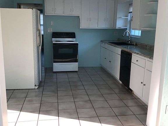 5th image of 2818 49th St N