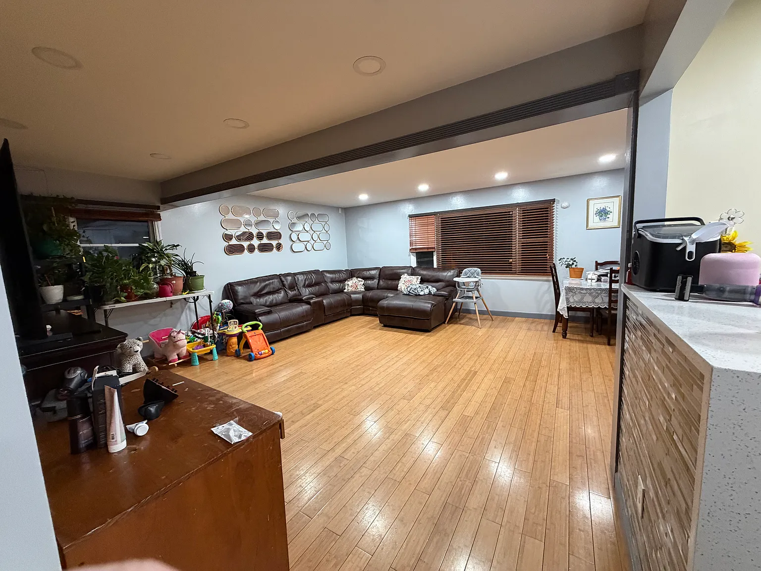 935 Oak St — Photo 2