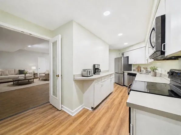 251 S 22nd St APT B, Philadelphia, PA 19103