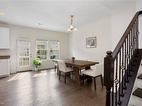 3rd image of 1387 Beach Ave