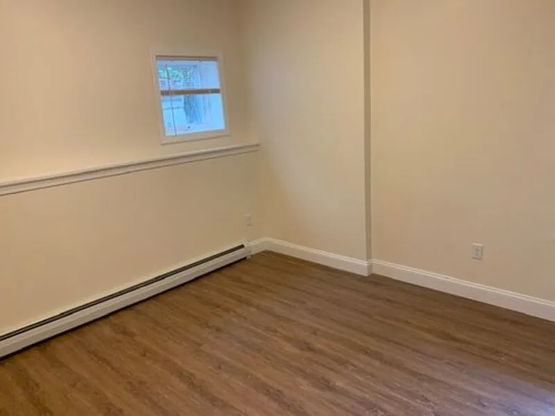 4 bed, 1.0 bath, $4,440 — Photo 4