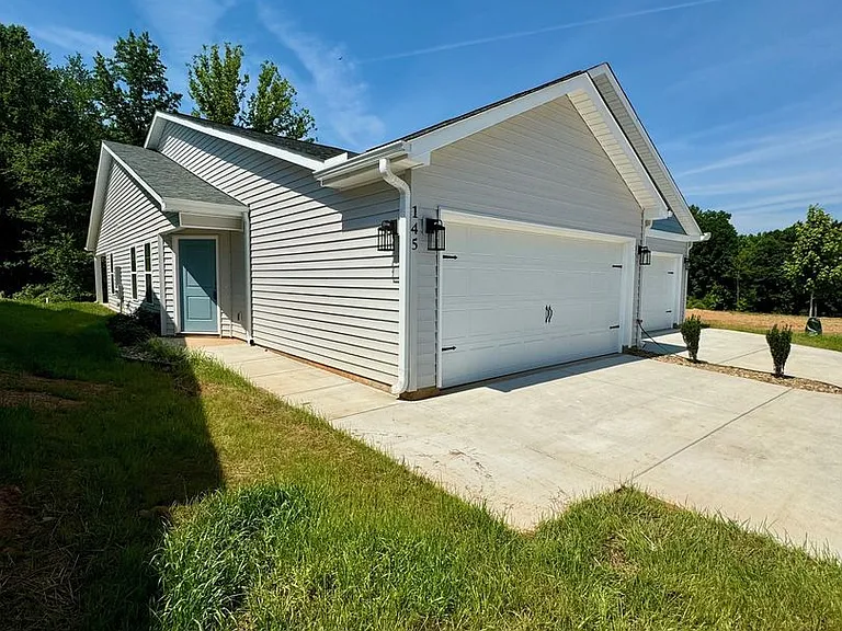121 Brawley Villas Pl — Photo 1