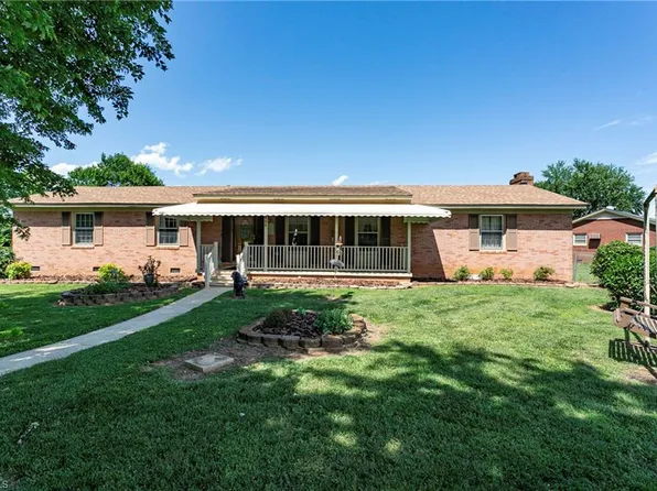403 McPherson Dr, Mebane, NC 27302