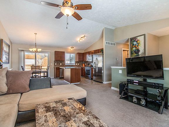 3rd image of 631 Silverglade Dr SE