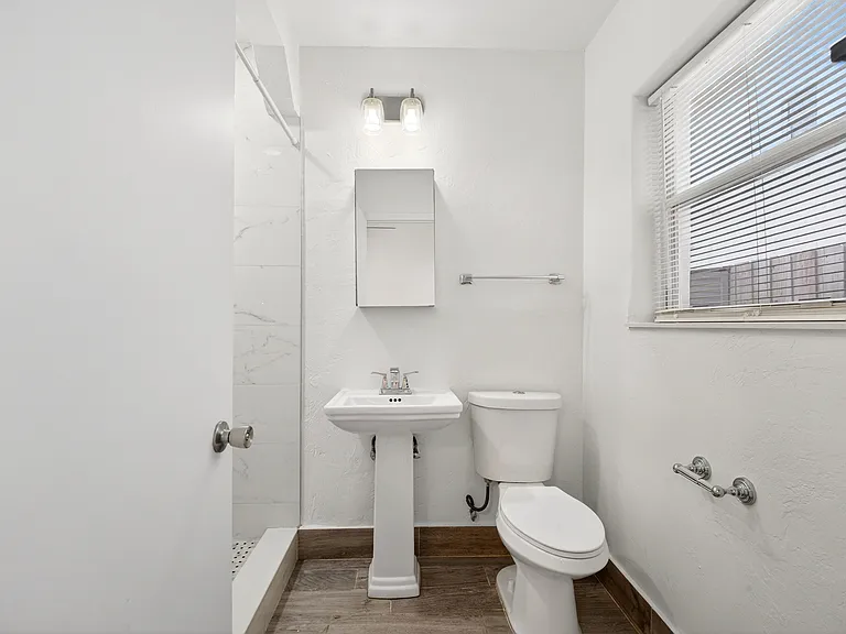 412 SE 16th St #3A — Photo 20