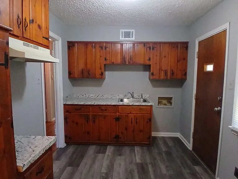 572 Jenson Rd — Photo 6
