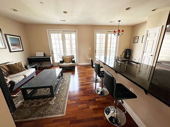 Den/kitchen