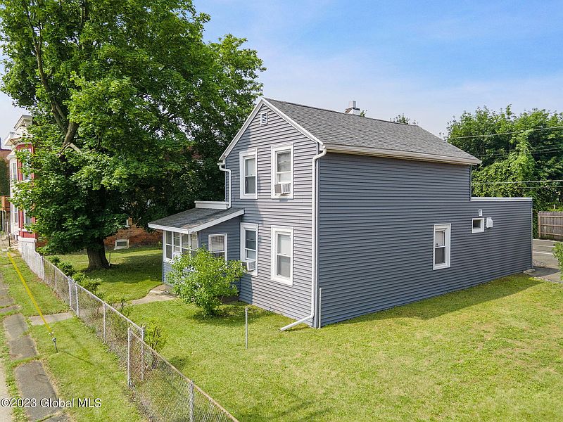4th image of 1617 2nd Avenue