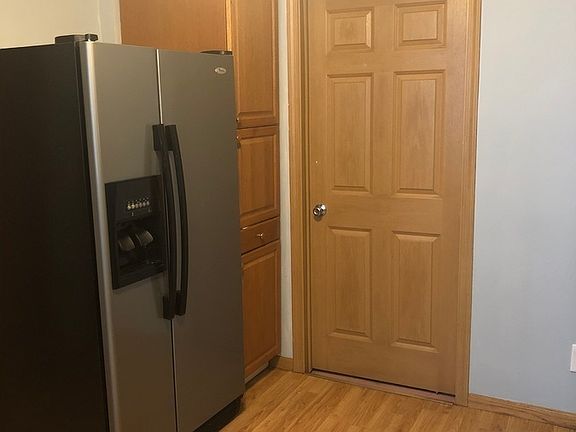 4th image of 895 Thomas Ave APT 1