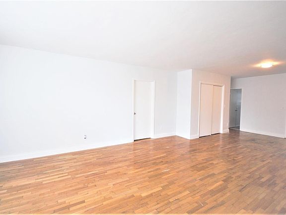 3rd image of 7835 Crespi Blvd APT 4