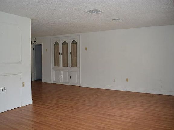 4th image of 6061 Red Grange Blvd