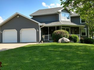 604 Van Horne Cir, Grinnell, IA 50112