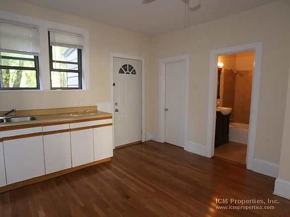4th image of 2254 N Southport Ave #2-A