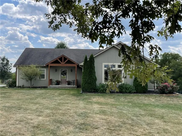 10483 Howe Rd, Lexington, MO 64067